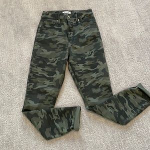 NWOT Good American Good Waist Camo Ankle jeans! Size 6/28